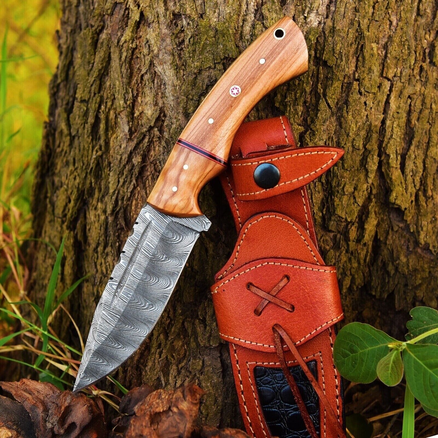 10" Damascus steel hunting knife with olive wood handle and leather sheath