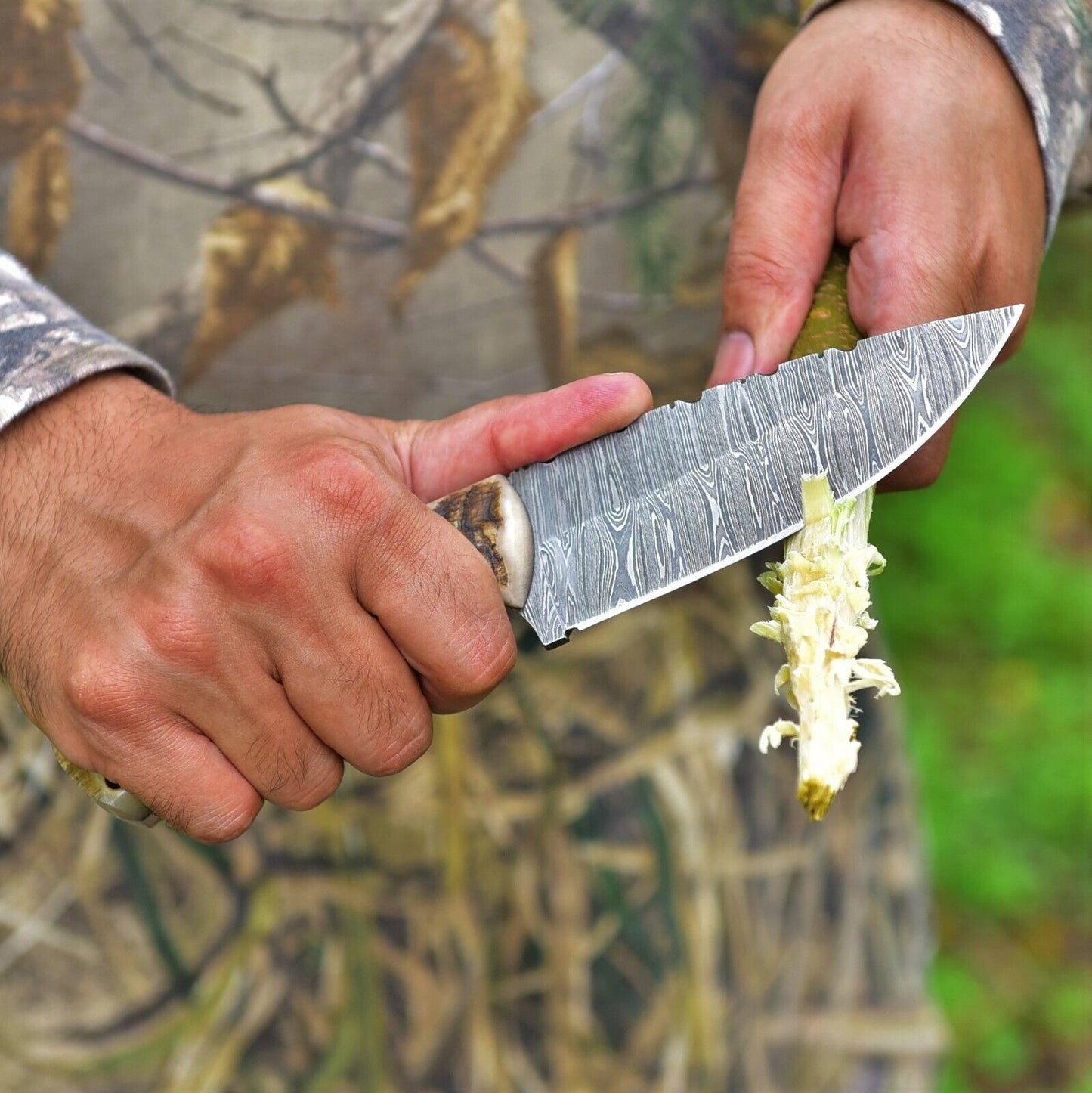 4.5-inch Damascus steel skinner knife for hunting and skinning