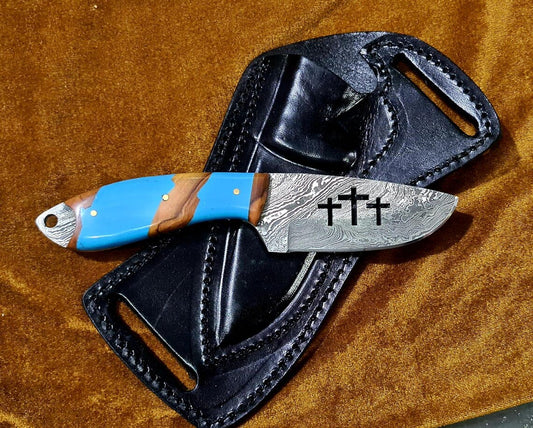Bull sheath leather knife with 4.5" Damascus steel blade and resin wood handle