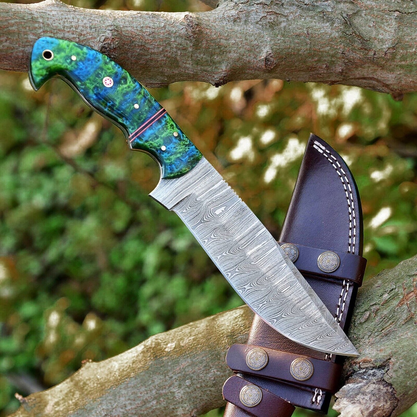 Custom handmade Damascus steel skinning knife featuring a 4.5-inch blade and resin handle, designed for precision, durability, and comfort in hunting and outdoor applications