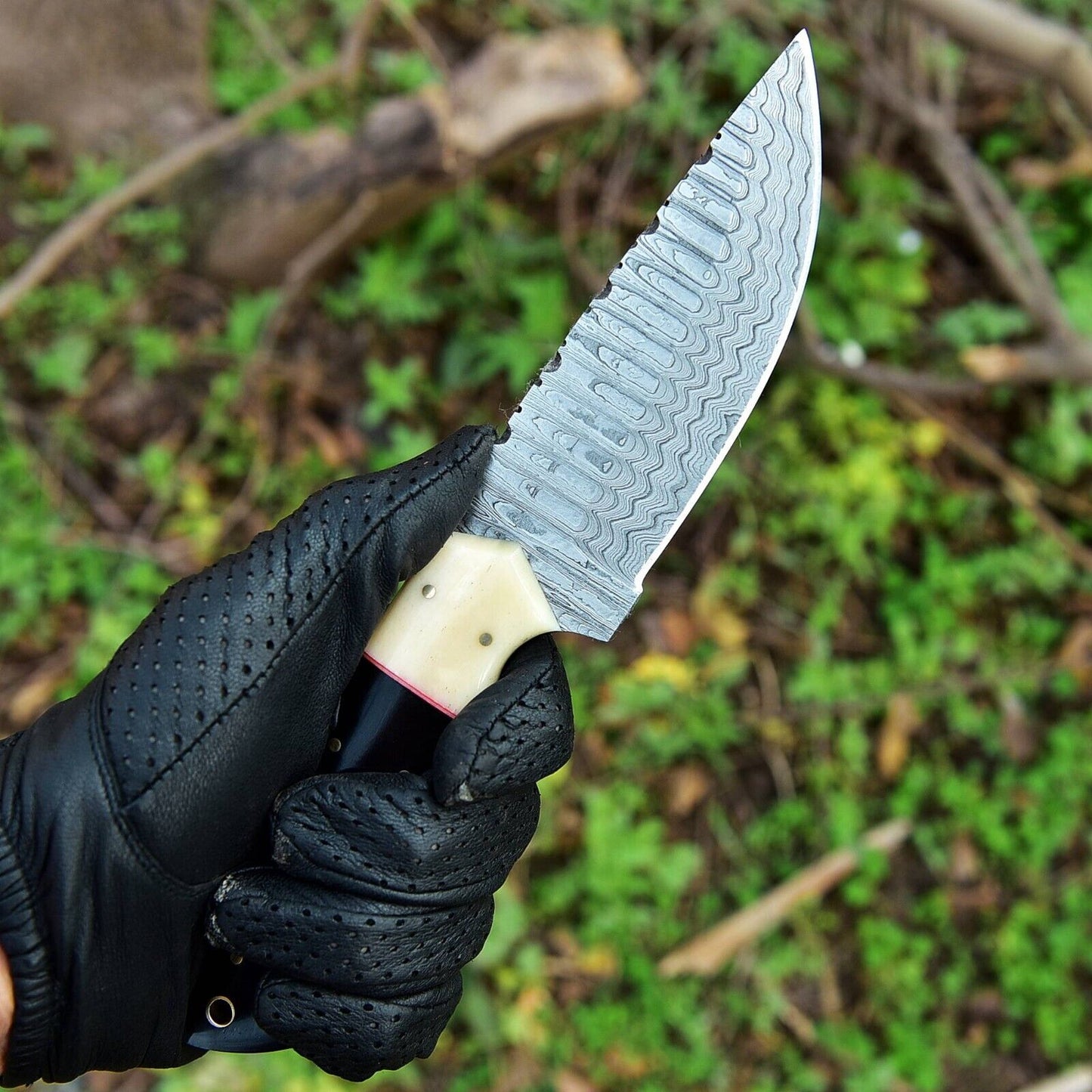 Damascus steel skinning knife with buffalo horn and camel bone handle, 3.5-inch blade for precise hunting and outdoor use