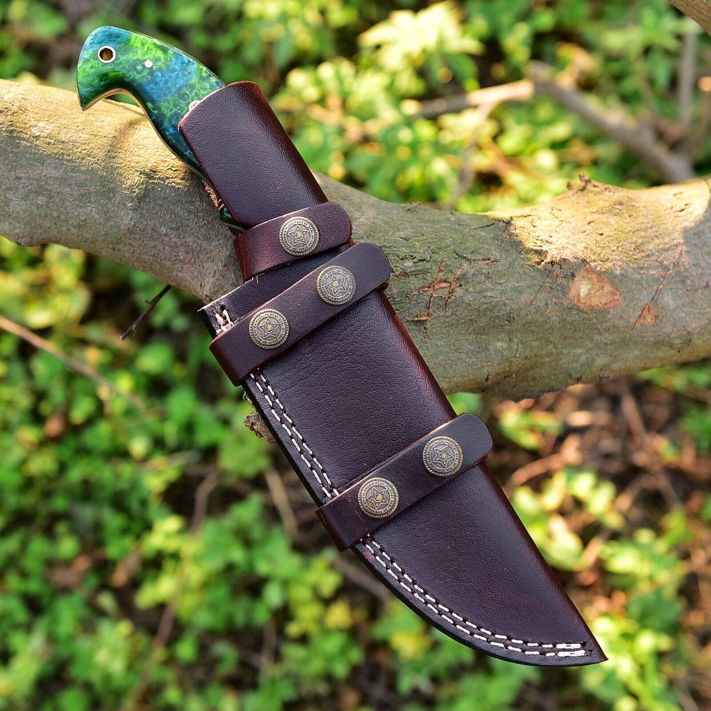 Expertly crafted custom handmade skinning knife with a 4.5-inch Damascus steel blade and ergonomic resin handle, offering superior control and precision for hunting, skinning, and outdoor adventures