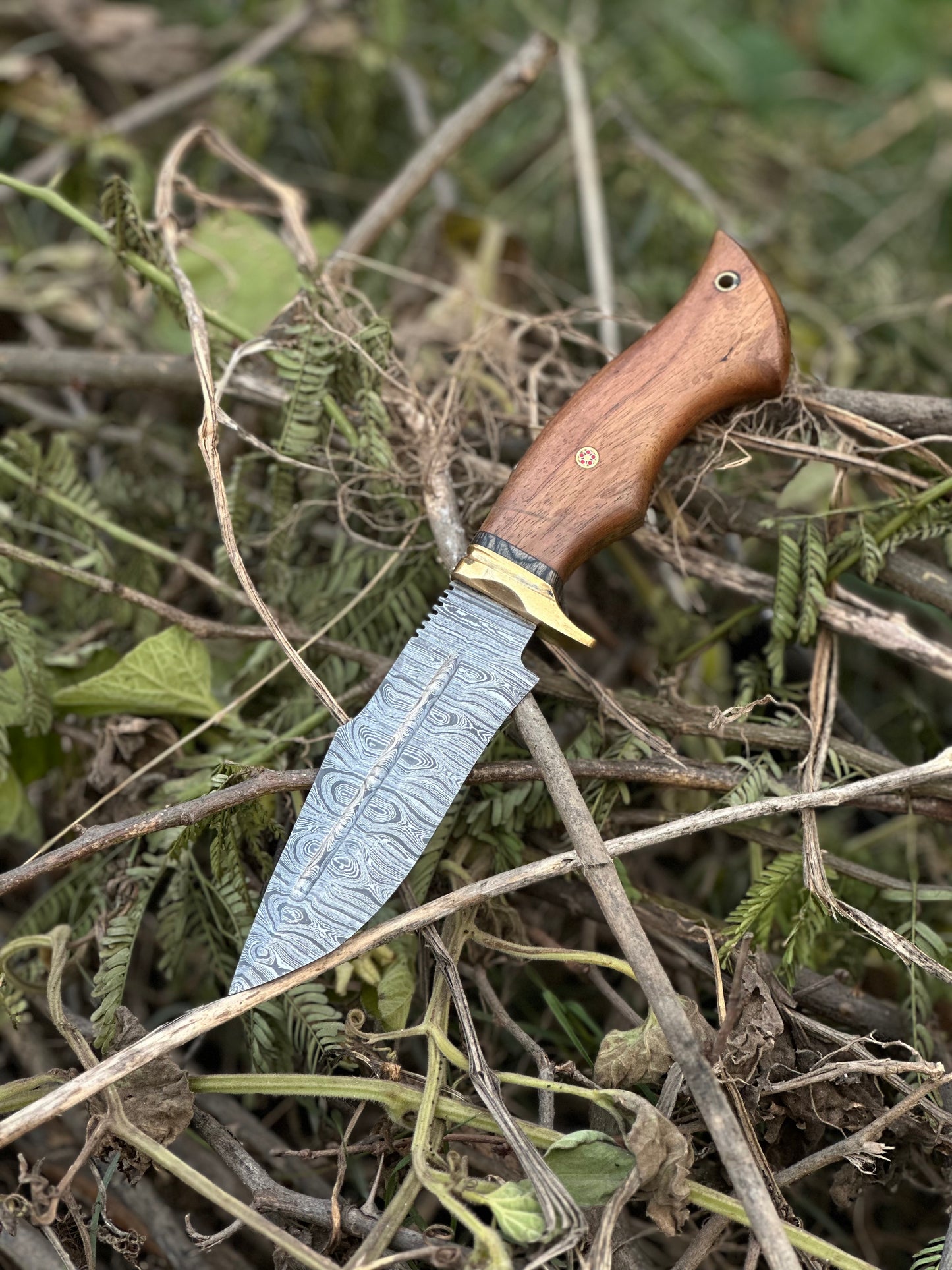 Damascus steel hunting knife