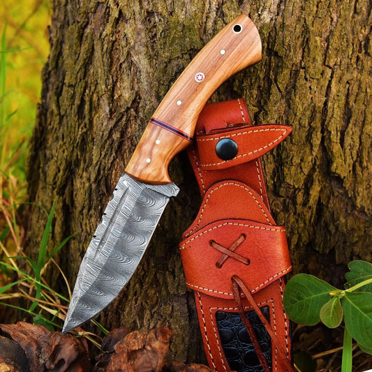 10" Damascus steel hunting knife with olive wood handle and leather sheath