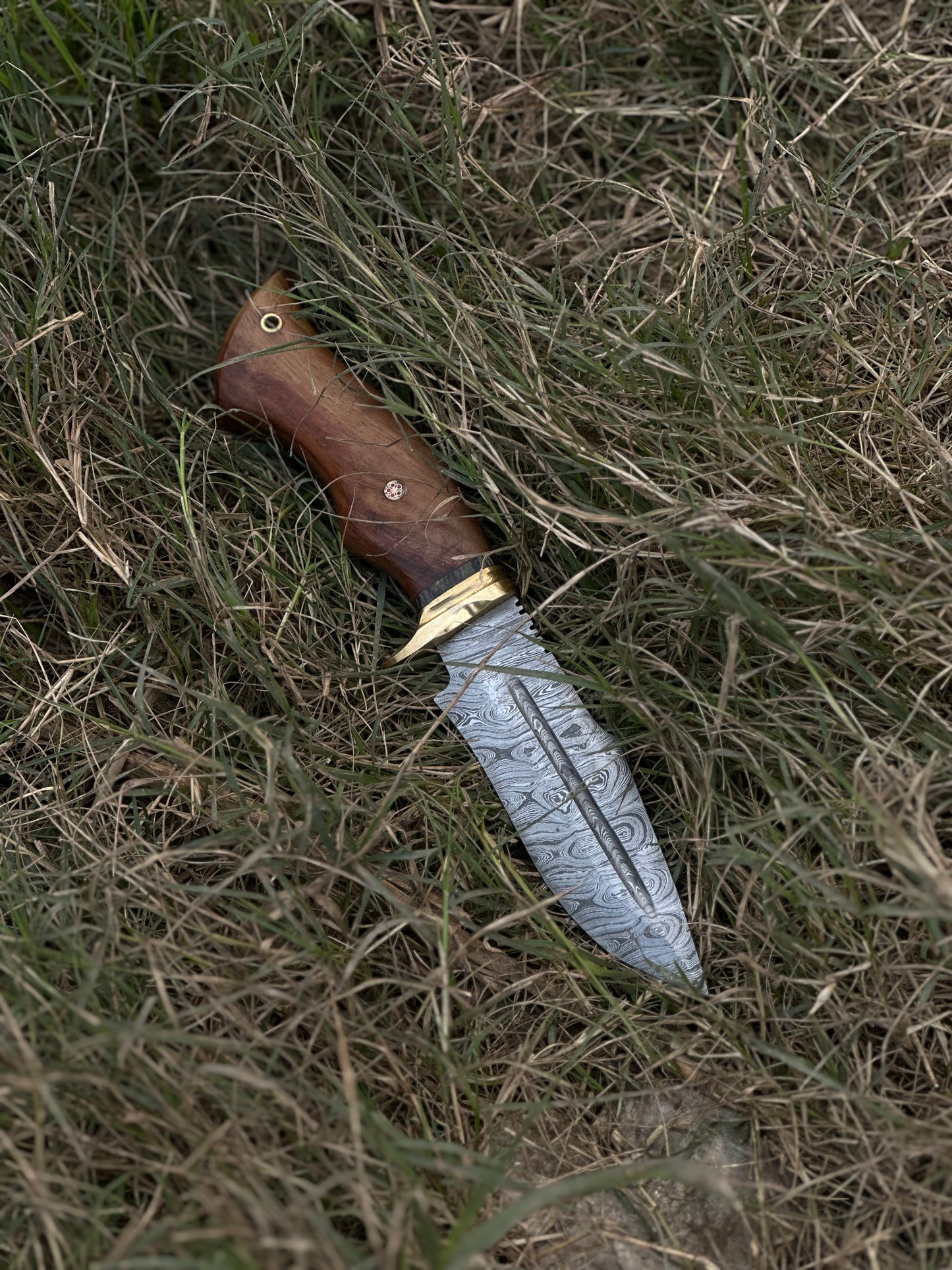 Damascus steel hunting knife