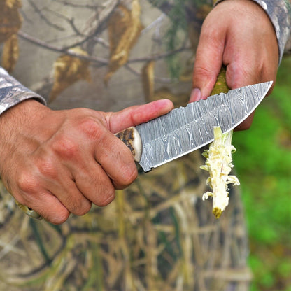 4.5-inch Damascus steel skinner knife for hunting and skinning