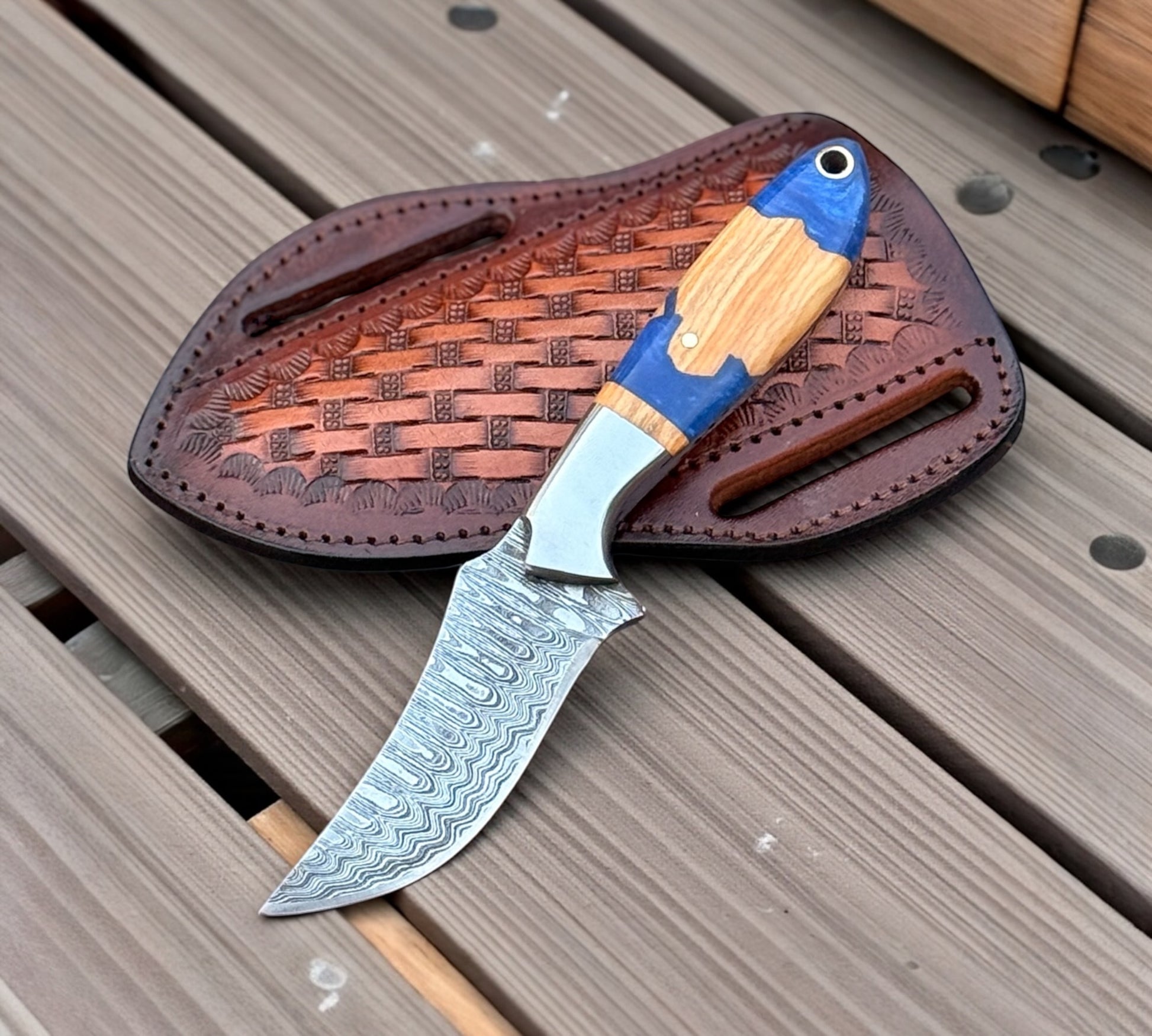 Cowboy Bush Knife – 6” Compact Damascus Blade with Resin & Olive Wood Handle