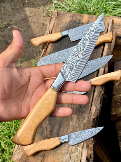 Hand made stainless steel kitchen knives set with a Damascus pattern on it/ 6 Pieces knife set with leather sheath/ ''Oil free knives set''