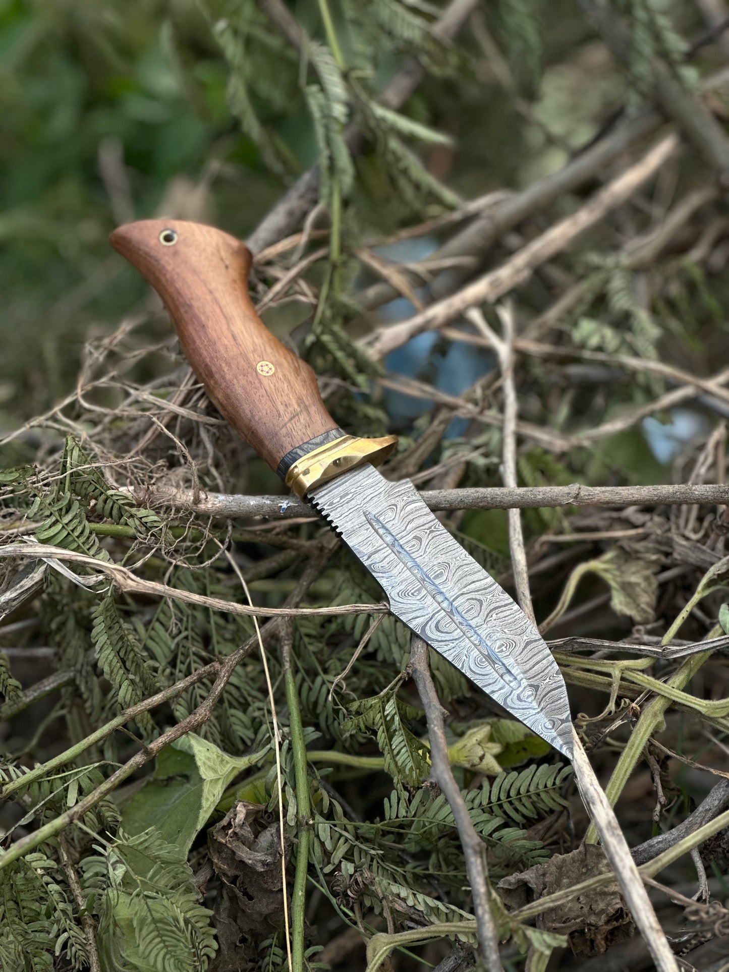 Damascus steel hunting knife