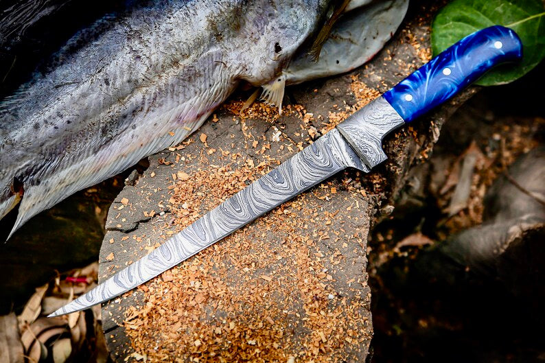 Custom Handmade Angling Knife – Damascus Steel Blade & Resin Handle | Premium Fishing Gear 2025
Damascus steel blade and resin handle with leather sheath
