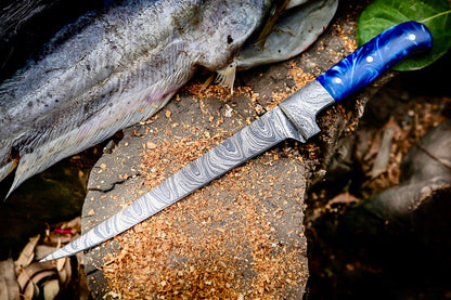 Custom Handmade Angling Knife – Damascus Steel Blade & Resin Handle | Premium Fishing Gear 2025
Damascus steel blade and resin handle with leather sheath