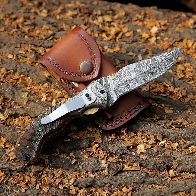 Handmade Damascus Steel Folding Blade Knife (Ram Horn Handle)