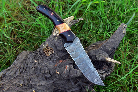 Custom handmade Damascus steel skinning knife with 4.5-inch blade, buffalo horn and olive wood handle, perfect for hunting and outdoor use