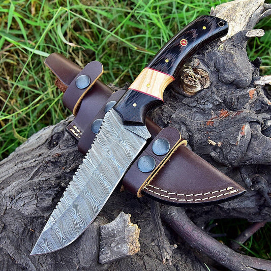 Custom handmade skinning blade with a 4.5-inch Damascus steel blade and a wangi and olive wood handle