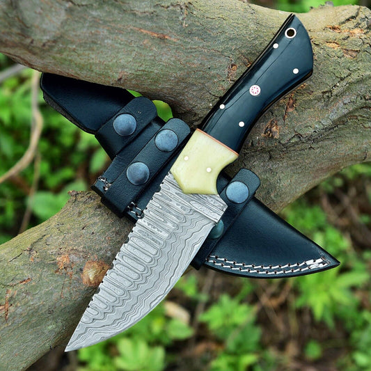 Custom handmade skinning knife with 3.5-inch Damascus steel blade and buffalo horn and camel bone handle, ideal for hunting and precision cutting