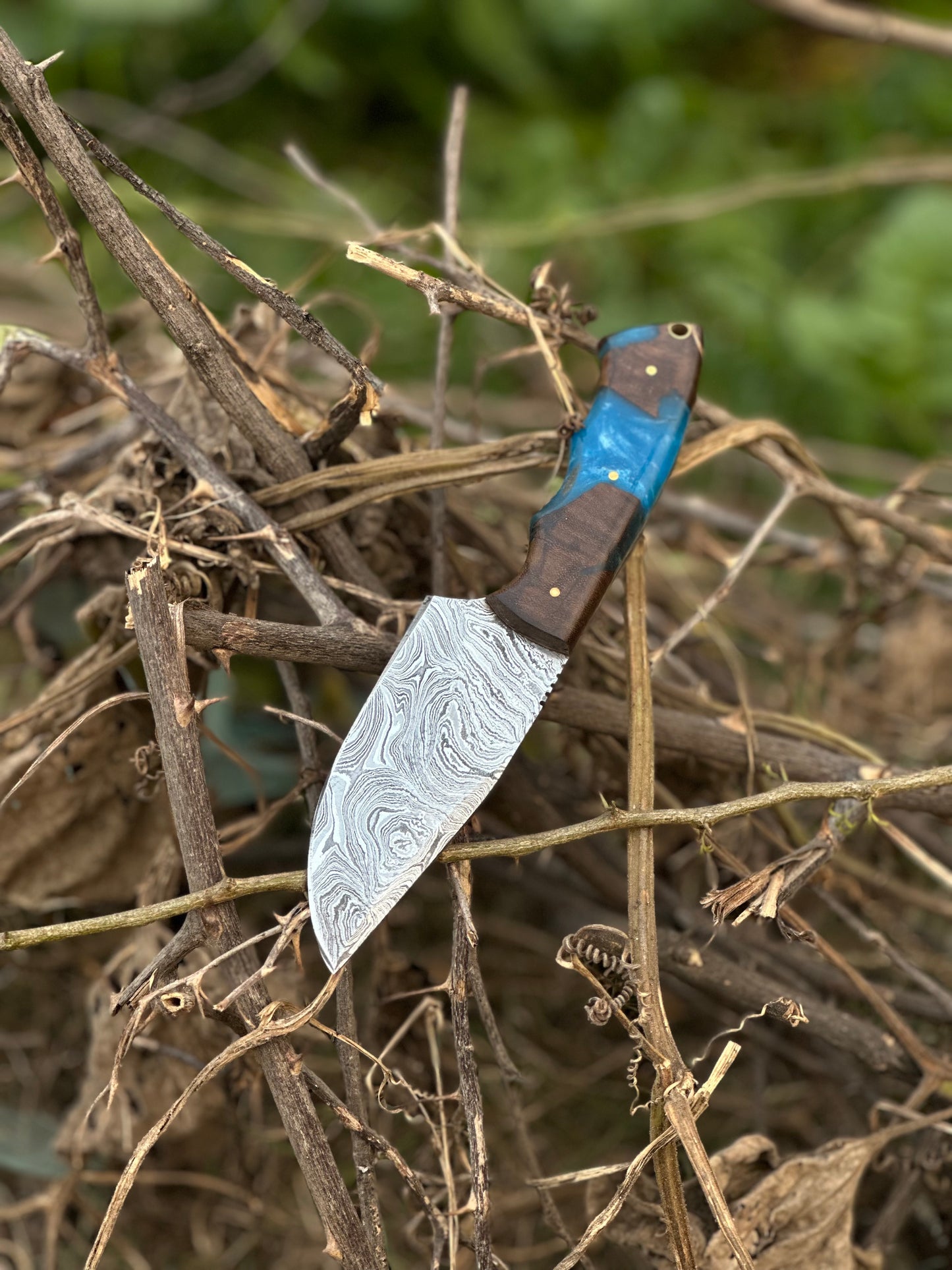 Handmade Damascus steel hunting knife