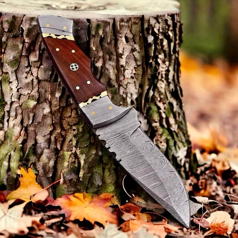 Damascus steel skinning knife