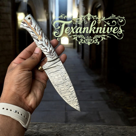 "Handcrafted Cowboy Belt Knife Sheath with Damascus Steel Blade and Pine Cone Handle" (Primary product focus)

