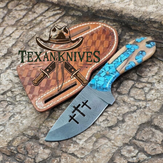"Handcrafted Western belt knife with Damascus steel blade and intricate wire-cut pattern."

