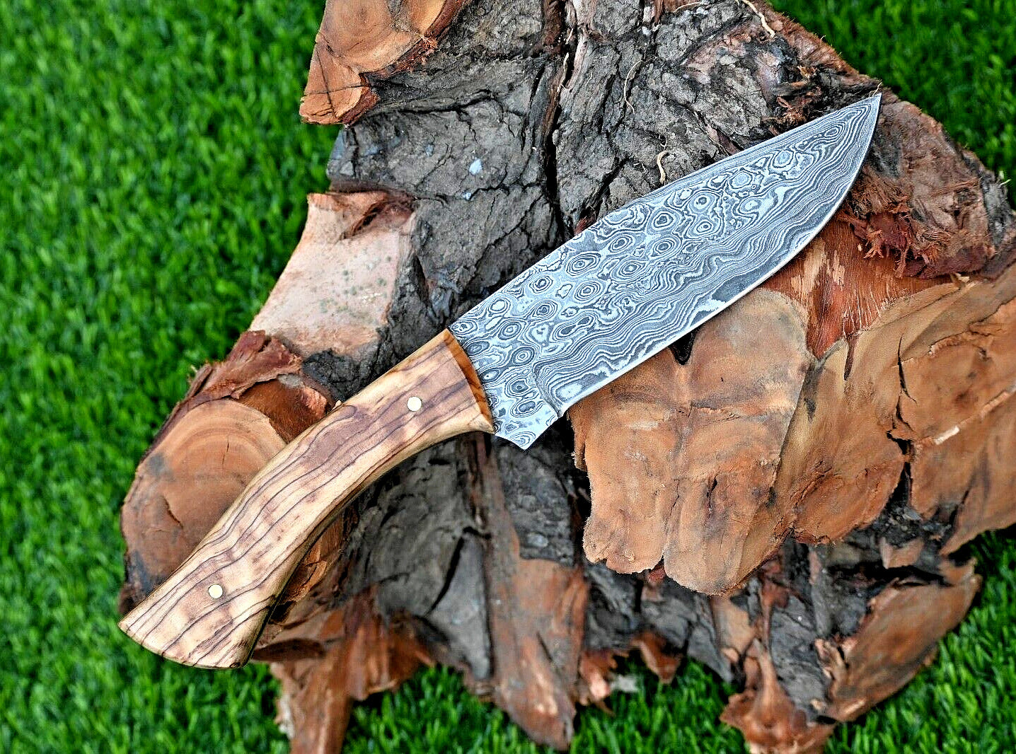 "Handmade Damascus steel hunting knife with rosewood handle and leather sheath – perfect gift item