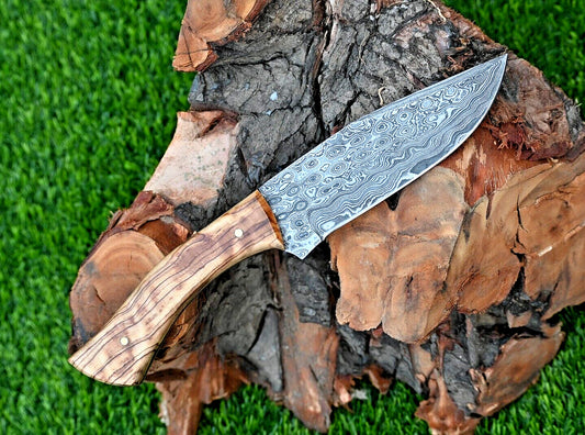 "Handmade Damascus steel hunting knife with rosewood handle and leather sheath – perfect gift item