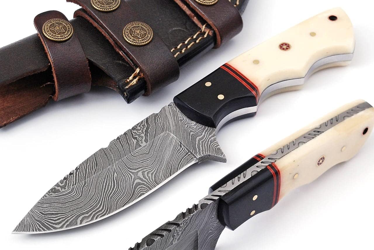Handmade Damascus steel skinning knife with ergonomic buffalo horn and camel bone handle, 4.5-inch sharp blade for precise cuts