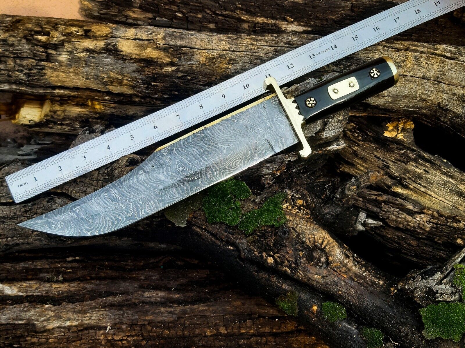 "Premium Damascus steel bowie knife with buffalo horn handle and leather sheath – ideal gift for knife lovers"