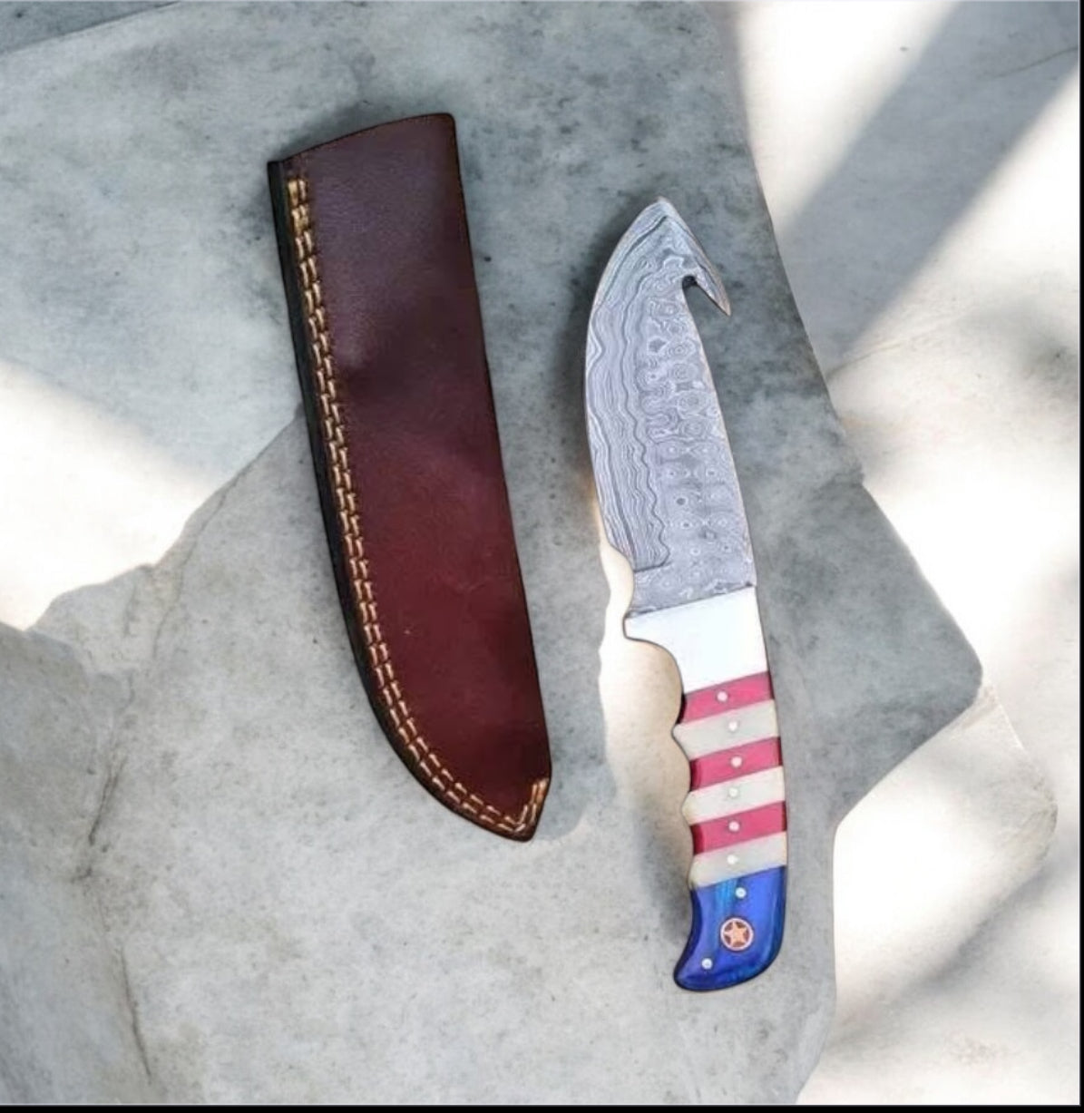 Premium Guthook Skinning Knife – 9" Damascus Steel Blade, Texas Flag Handle & Leather Sheath
