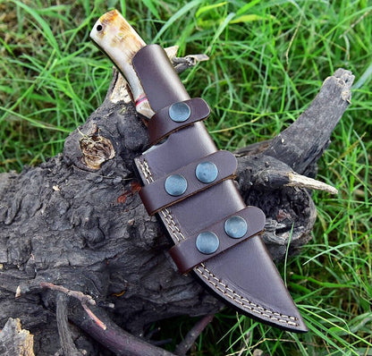 Premium skinner knife with ergonomic sheep horn handle and leather sheath
