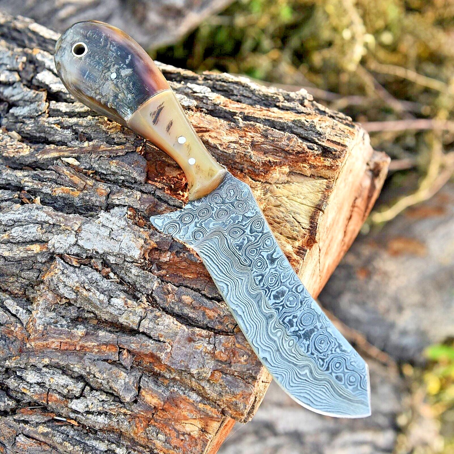 Whiskey Knives Out – Damascus Steel Blade with Sheep Horn Handle