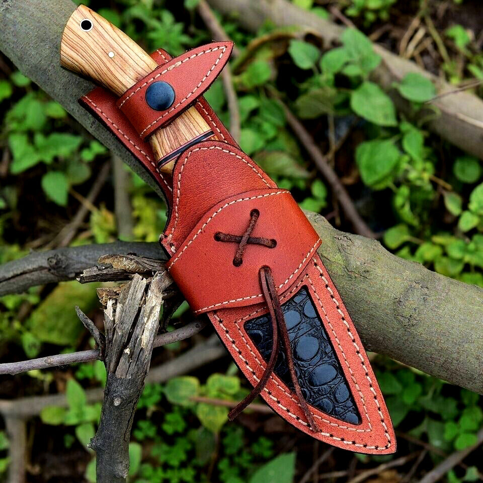 Artisan Hunting Knife – Premium Damascus Steel & Olivewood Handle main image 0